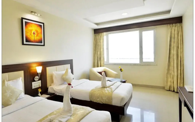 OYO Premium Pal Road