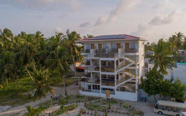 Отель Reef Edge Thulusdhoo Остров Гасфинолу вид на фасад