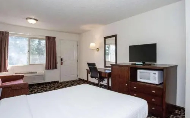 MorningGlory Inn & Suites