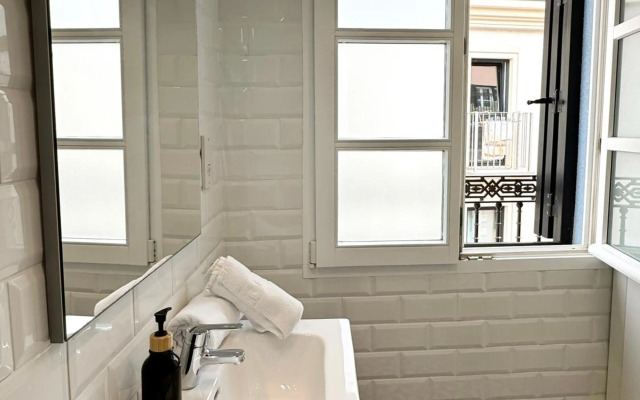 Stylish City Centre Studio with Private Patio - Grand Central House