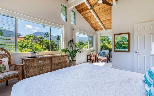 Hanalei Hideaway 2 Bedroom Home by RedAwning
