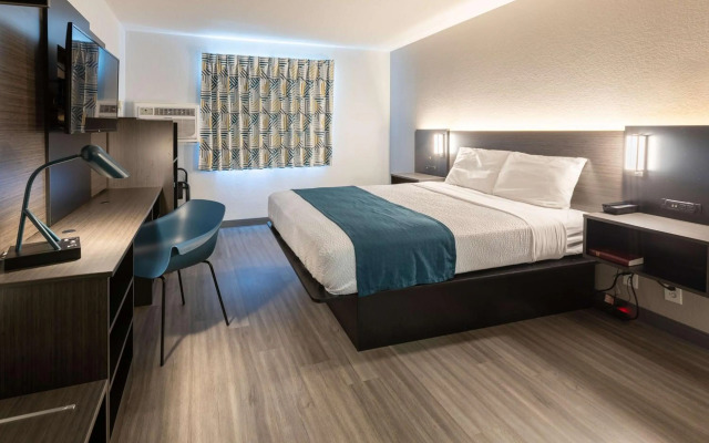 Отель Econo Lodge