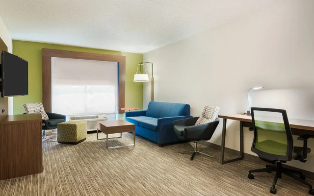 Holiday Inn Express Hotel & Suites Bentonville