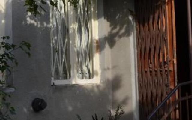 Отель Guest House Slavyanka Грузия, Кутаиси - отзывы, цены и фото номеров - забронировать отель Guest House Slavyanka онлайн вид на фасад