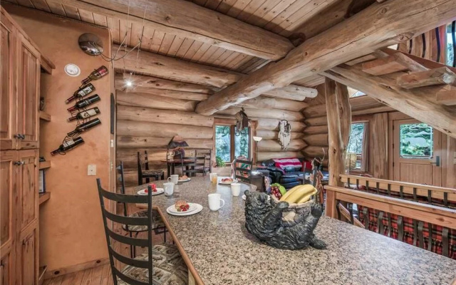 Bear Foot Lodge - Two Bedroom Cabin with Hot Tub