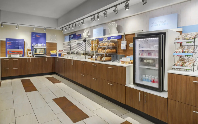 Holiday Inn Express Rochester NE- Irondequoit by IHG