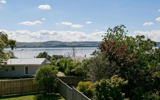 Taupo Escape - Rainbow Point Holiday Home