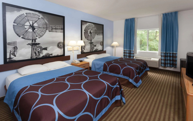 Super 8 by Wyndham Huntington