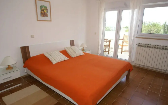 Comfortable Apartment in Vinkuran near Beach