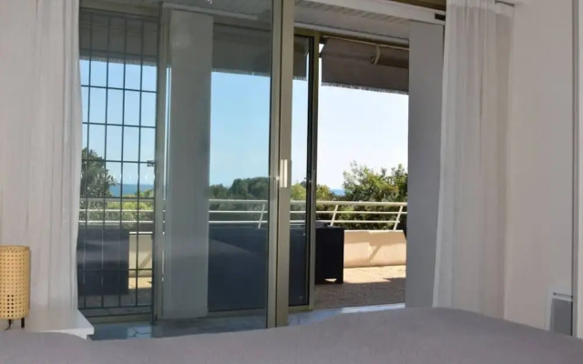 Apartment in Golfe Juan With Sea View