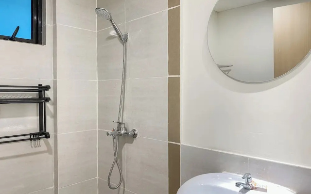 Comfort Look 2Br At Meikarta Apartment