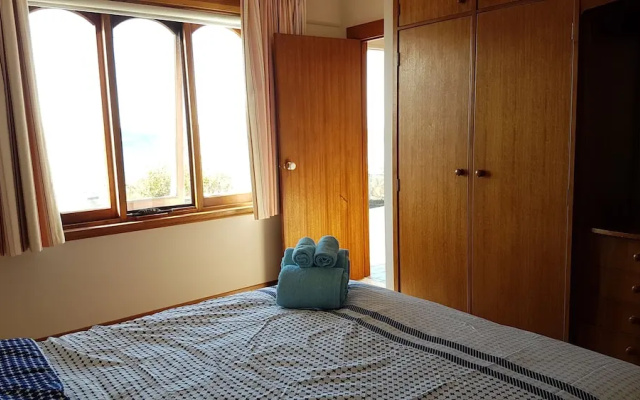 Sunny Water View Apartment