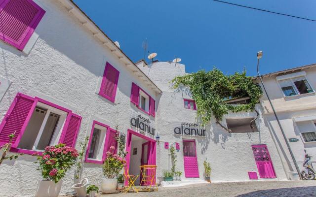 Отель Alacati Alanur Otel Чешме вид на фасад