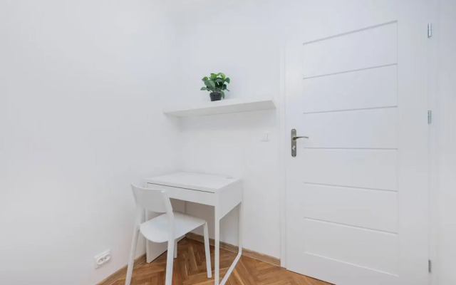 UNIT Short Rent Apartment by Warsaw Metro Station