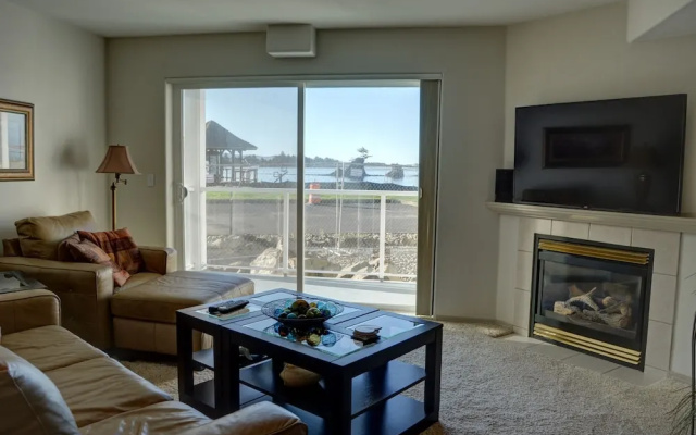 Waters Edge 104 - 1 Br Condo