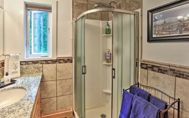 Vibrant 3BR Near Downtown w/ Fireplaces