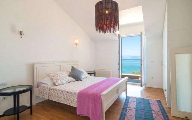 Beautiful Apartment in Sutivan With Wifi and 3 Bedrooms