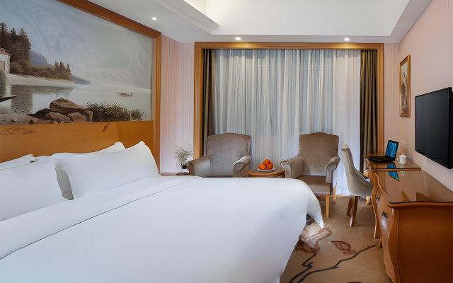 Vienna Hotel Guangzhou Huadu Sunac Cultural Tourism City Hecheng