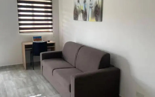F10-3 Room 2 single beds shared bathroom in shared Flat