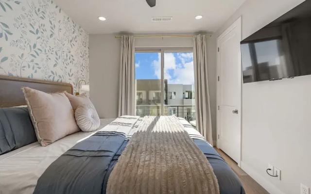 Sandy Cheeks 6 Bedroom Townhouse