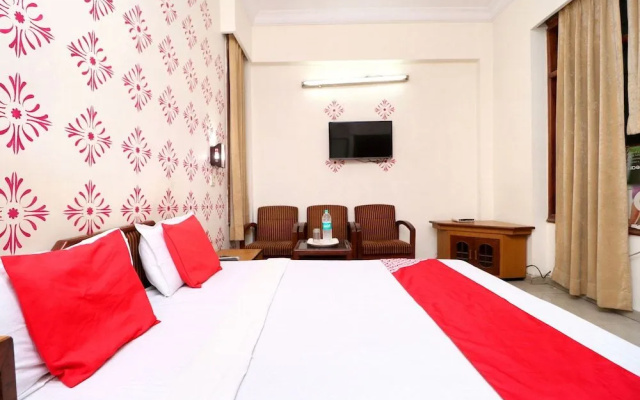 OYO 8623 Hotel Destination