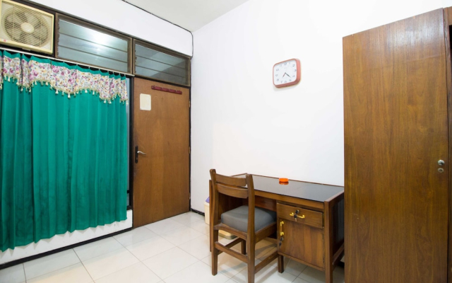 RedDoorz Dukuh Kupang