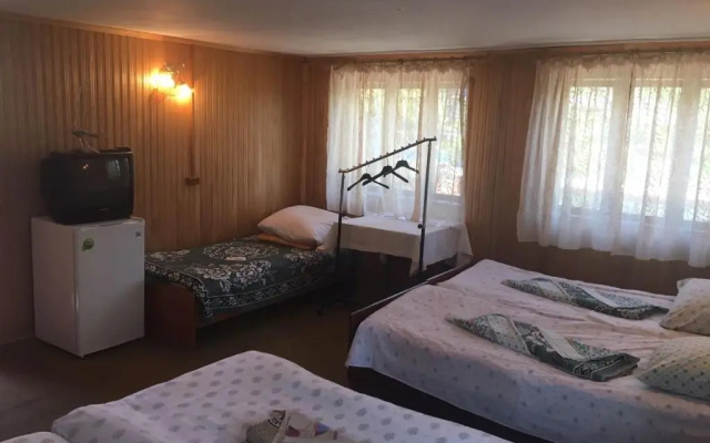 Guest House on Lakoba 7