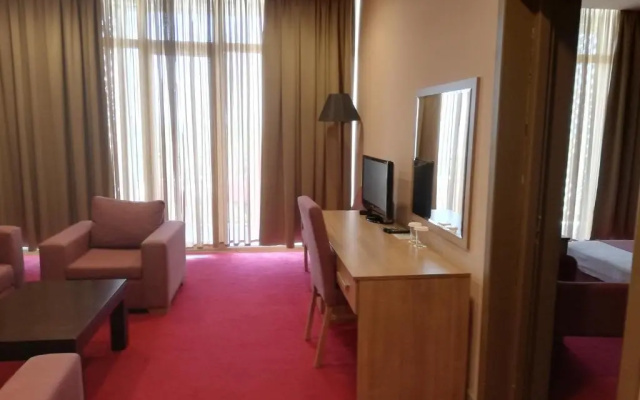 Suite with balcony · Anaklia Hotel — photo 2