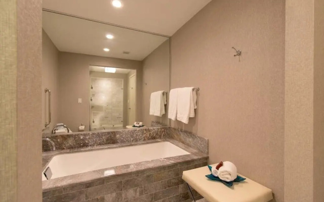 Luxury Beachfront Studio-with Daily Cleaning