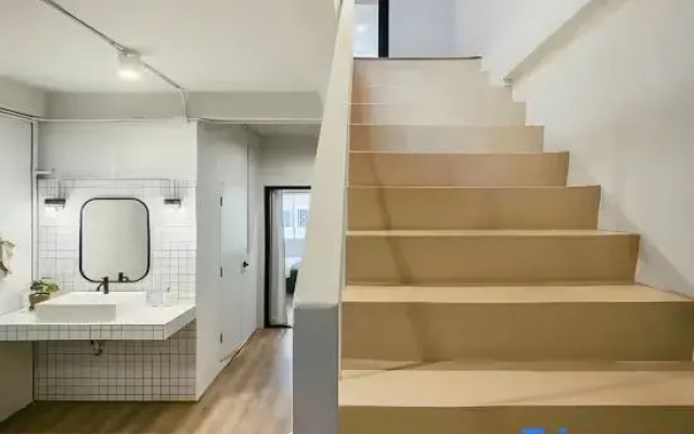 Industrial Loft Sukhumvit 3-Bedroom Designer House - 2 Min to BTS Bang Chak