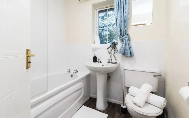 Coventry 3bedroom With Private Garden & Parking