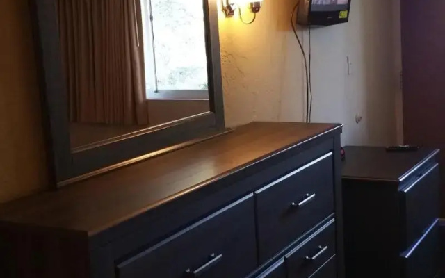 Mariposa Hotel