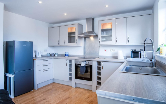 Ocean View - 2 Bedroom Apt - Llanelli