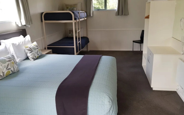 Cromwell TOP 10 Holiday Park