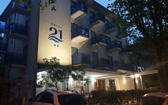 Отель 21 Riccione Италия, Риччоне - отзывы, цены и фото номеров - забронировать отель 21 Riccione онлайн вид на фасад