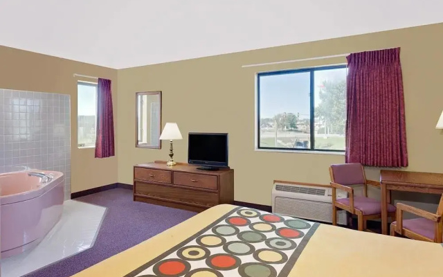 Super 8 Dyersville