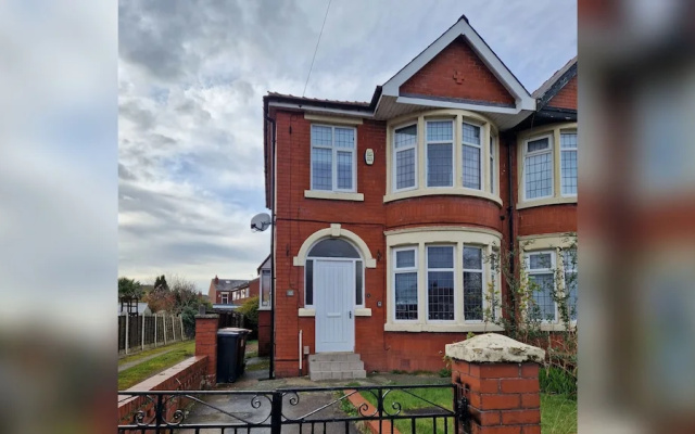 Lovely, Large 3 - Bedroom House in Preston