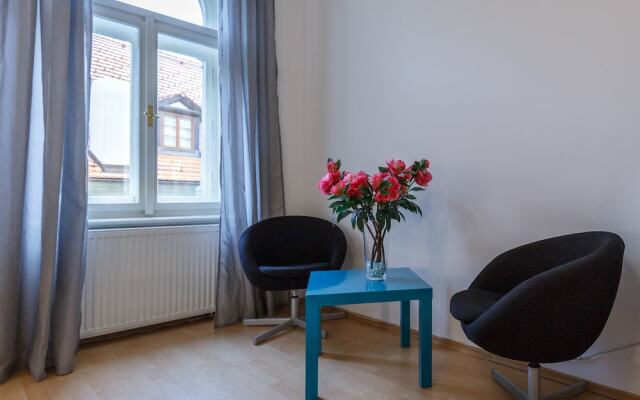 Апартаменты Castle Apartments комната для гостей