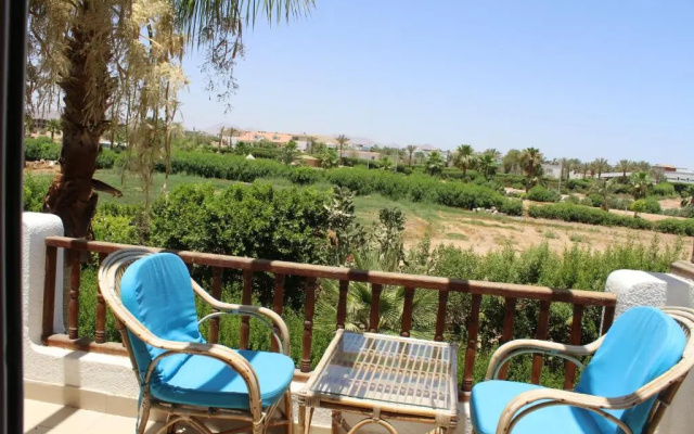 Herrmes Hostel أجانب فقط (Adults Only)