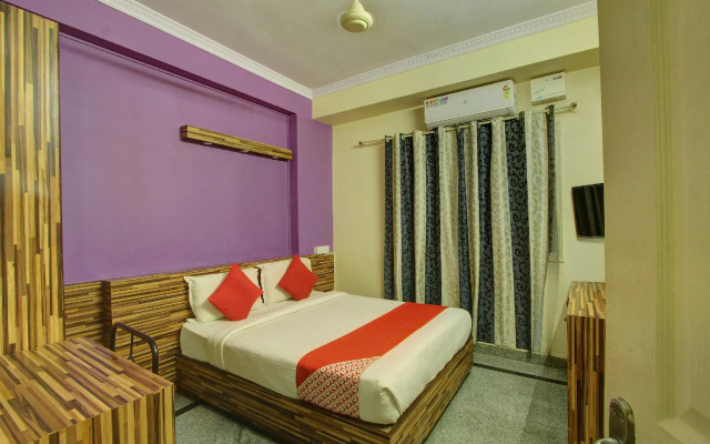 OYO 10321 Century Residency