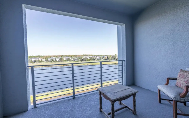 Comfortable 2BR Condo w/ Lake Views