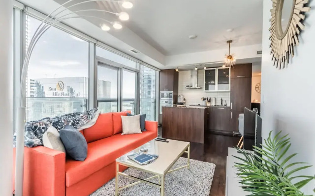 AOC Suites - High-Rise Condo - CN Tower / Lake View