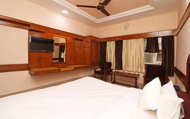 SPOT ON 37002 Hotel Natraj