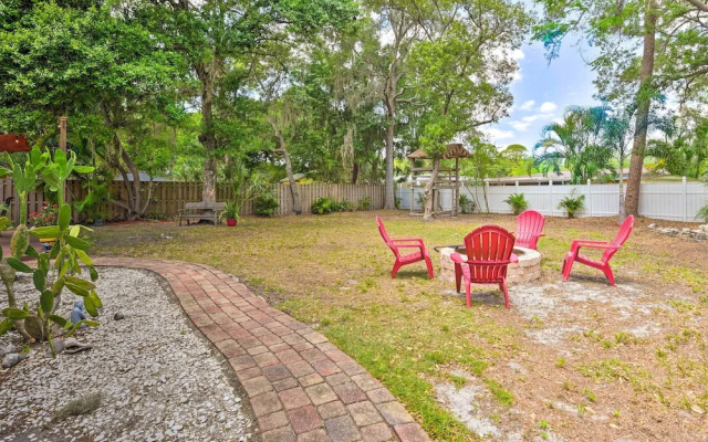 Sunny Sarasota Home w/ Yard < 2 Mi to Downtown!