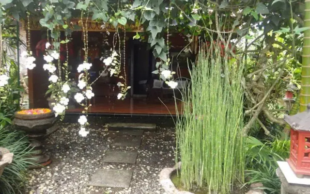 Anom Cottages