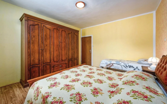 Beautiful Home in Krnica With Wifi and 3 Bedrooms