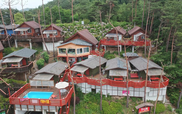 Hoengseong Fairy Tale Hut Pension(횡성 동화속오두막펜션)