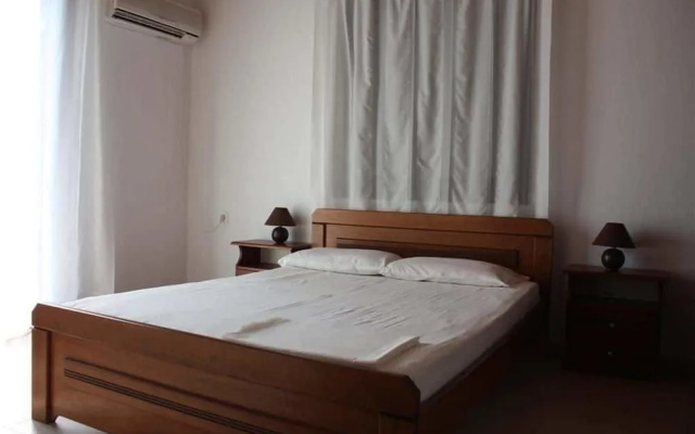 Dora Apartments