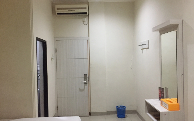 RedDoorz Plus @ Hotel Alden Makassar