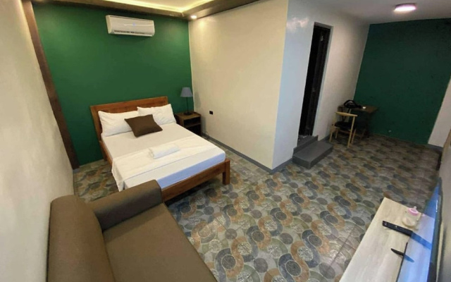 Mom Shie'S Apartelle